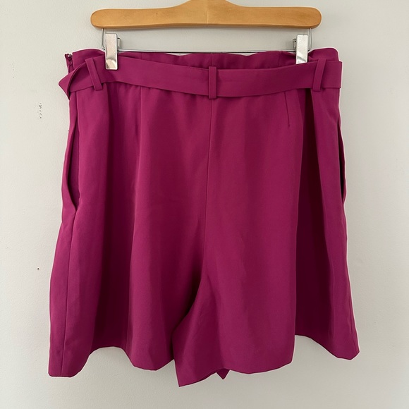 Uniqlo Shorts - Picture 2 of 3